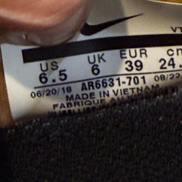 Men’s NIKE AIR VaporMax 2019 running shoes- Red/gold. Size 7.5 - Picture 10 of 10